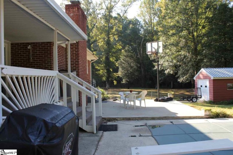 Property image 5 at 208 S Wingate Road, Greenville, SC 29605