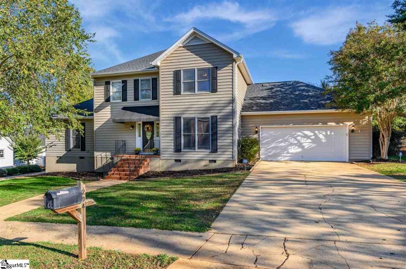 Property image 2 at 204 Grayson Drive, Travelers Rest, SC 29690