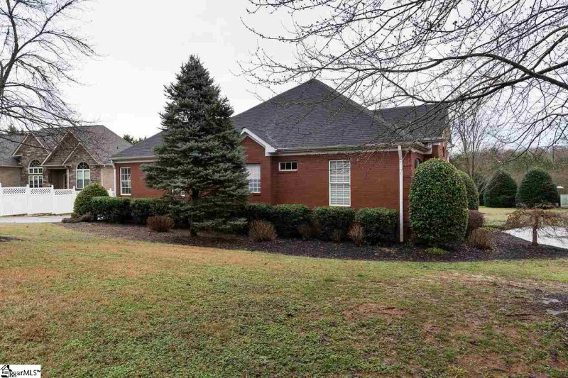 Property image 2 at 104 Lakewinds Boulevard, Inman, SC 29349