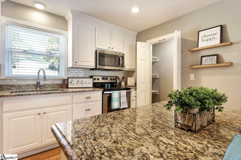 Property image 5 at 101 Lakeforest Drive, Greer, SC 29651