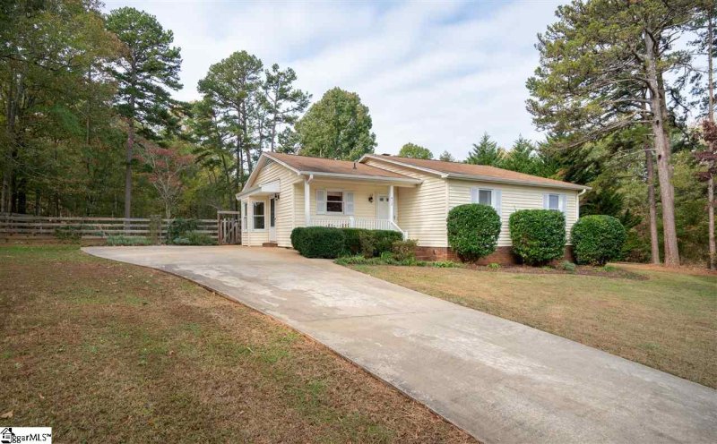 Property image 4 at 412 McCue Street, Easley, SC 29642