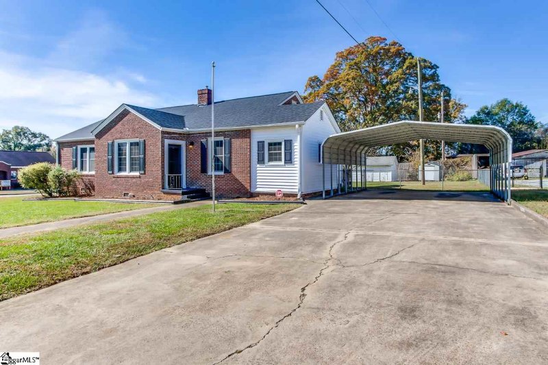 Property image 3 at 202 Duke Street, Greer, SC 29650