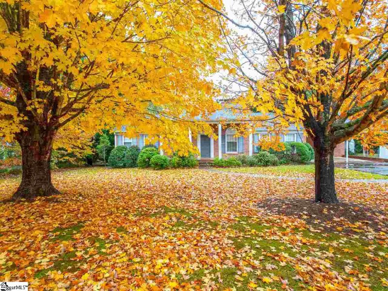 Property image 2 at 15 E Chaucer Road, Greenville, SC 29617-8124