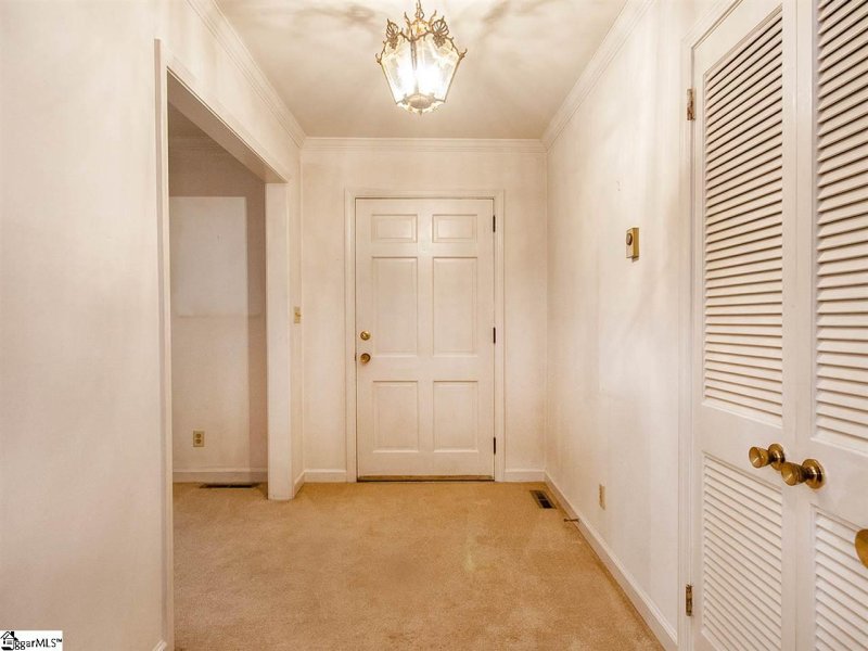 Property image 4 at 15 E Chaucer Road, Greenville, SC 29617-8124