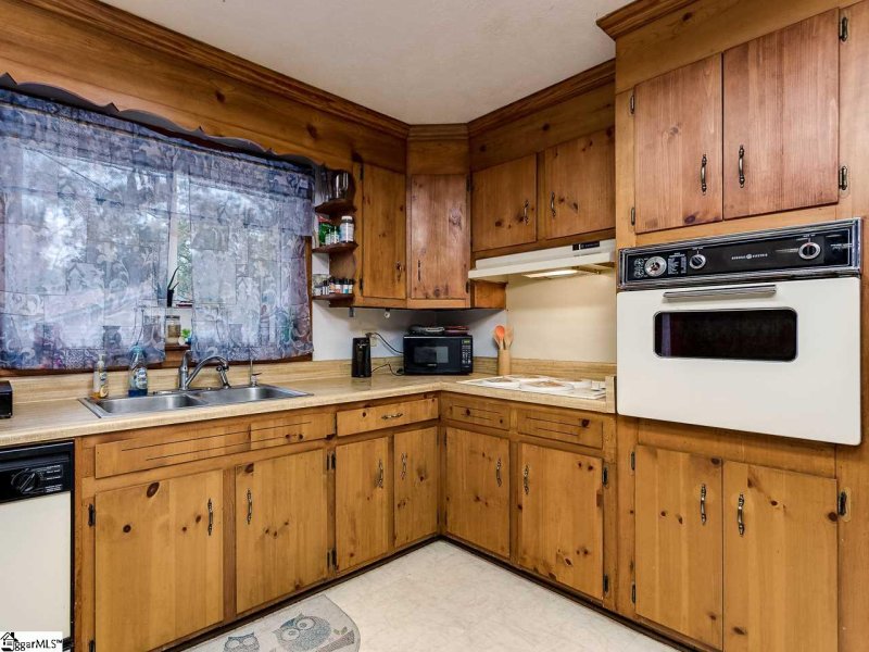 Property image 4 at 13 MERRYWOOD Drive, Taylors, SC 29687