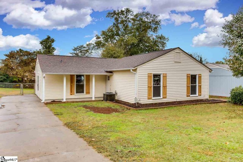 Property image 2 at 106 Osmond Drive, Taylors, SC 29687