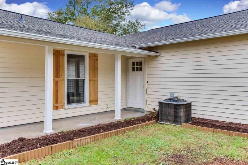 Property image 3 at 106 Osmond Drive, Taylors, SC 29687