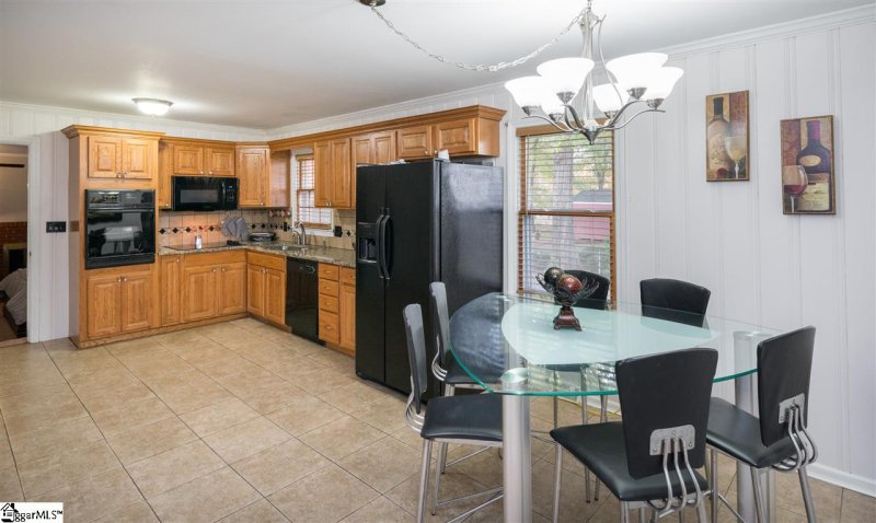 Property image 2 at 2 Leafwood Drive, Taylors, SC 29687