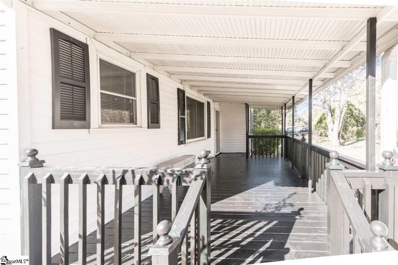 Property image 4 at 122 S Estate Drive, Greenville, SC 29605