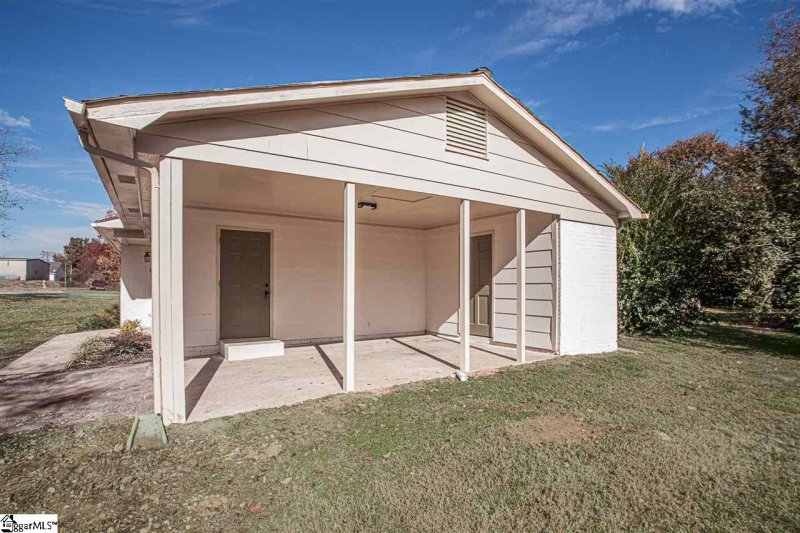 Property image 3 at 130 Sheffield Drive, Piedmont, SC 29673