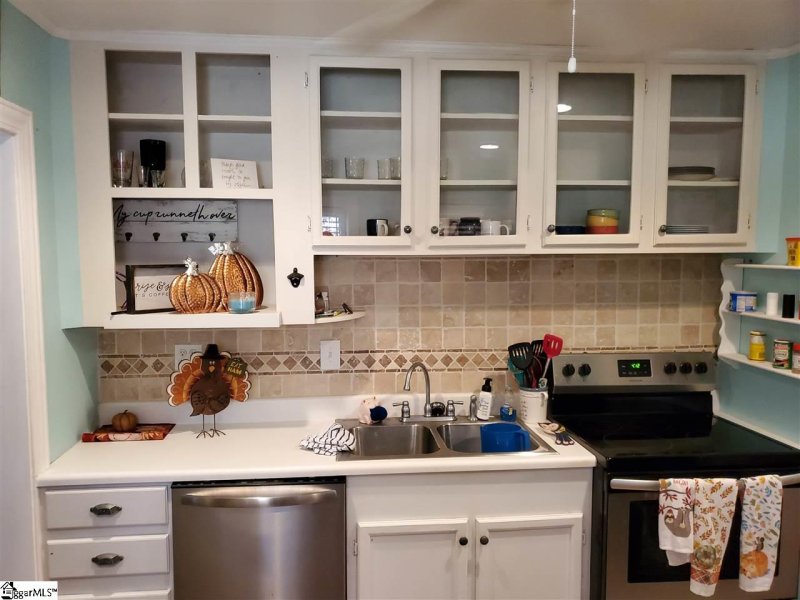 Property image 3 at 803 S B Street, Easley, SC 29642