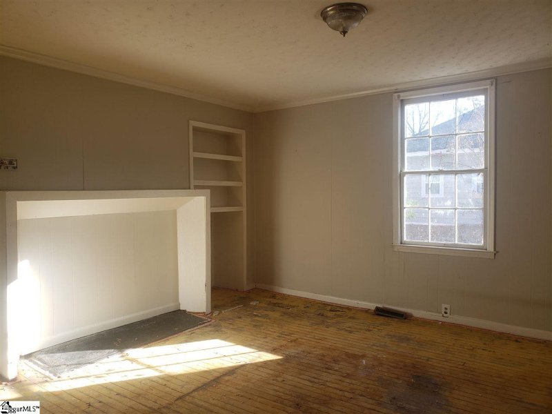 Property image 2 at 21 4th Avenue, Greenville, SC 29611