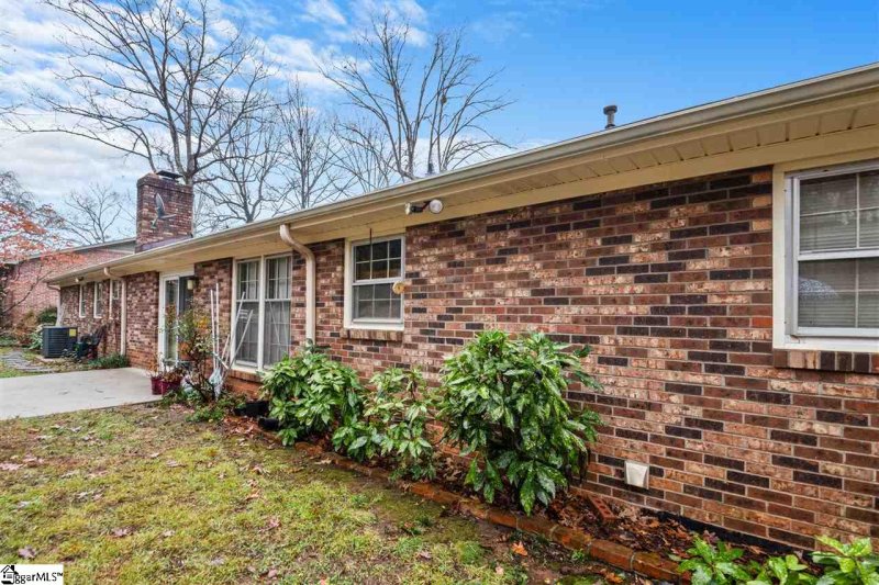 Property image 4 at 3 Old Mill Court, Taylors, SC 29687