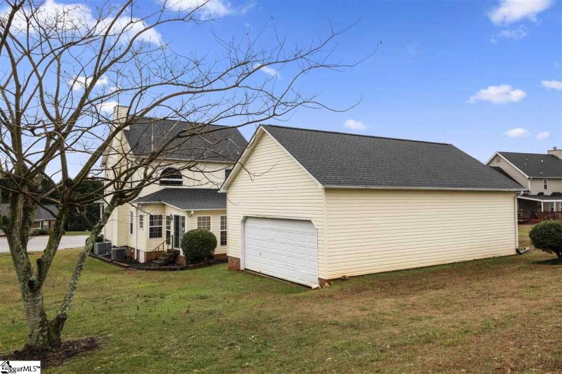 Property image 2 at 19 Wheatstone Court, Greenville, SC 29617