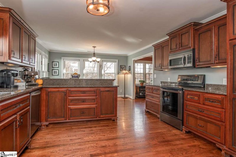 Property image 3 at 13 HICKORY HOLLOW Court, Greenville, SC 29607