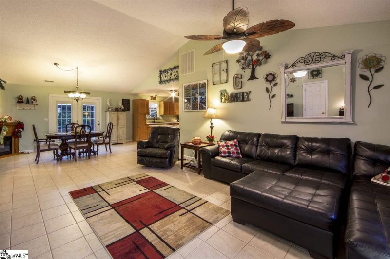 Property image 2 at 210 Admiral Lane, Greer, SC 29650