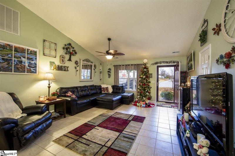 Property image 3 at 210 Admiral Lane, Greer, SC 29650