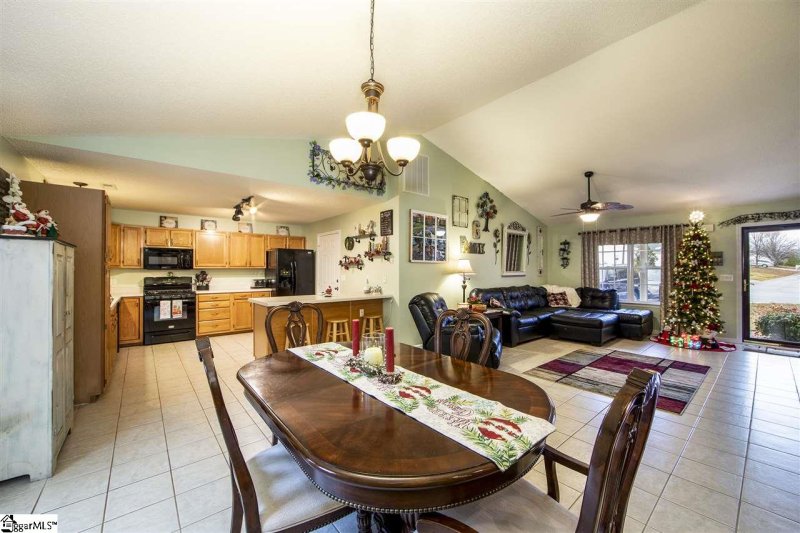 Property image 4 at 210 Admiral Lane, Greer, SC 29650