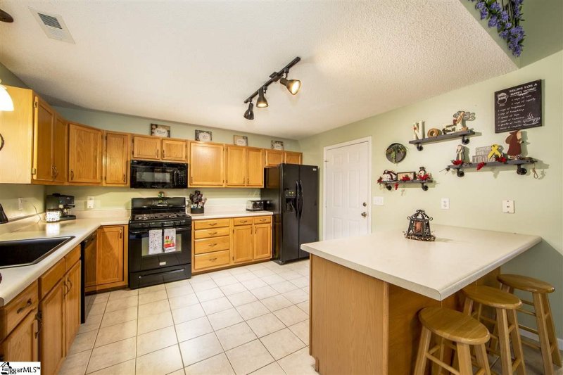 Property image 5 at 210 Admiral Lane, Greer, SC 29650