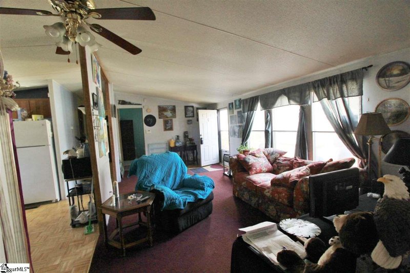 Property image 2 at 206 High Valley Boulevard, Greenville, SC 29605