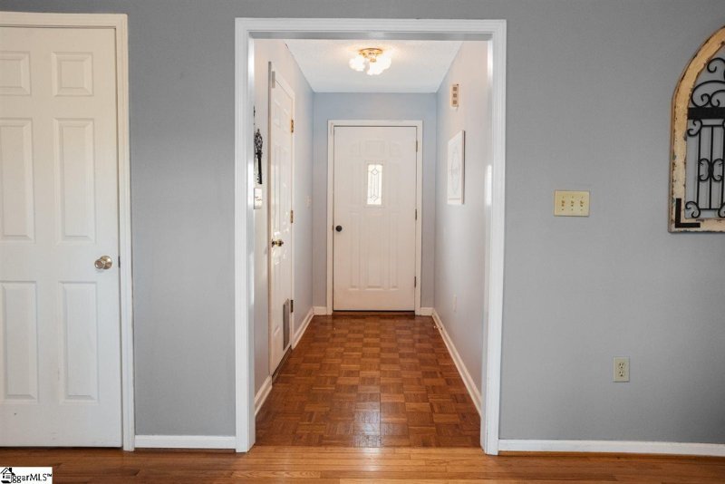 Property image 2 at 8 Clancy Court, Simpsonville, SC 29681