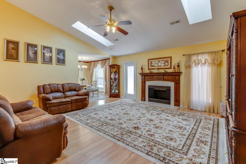 Property image 3 at 208 Boxelder Lane, Simpsonville, SC 29680-6330
