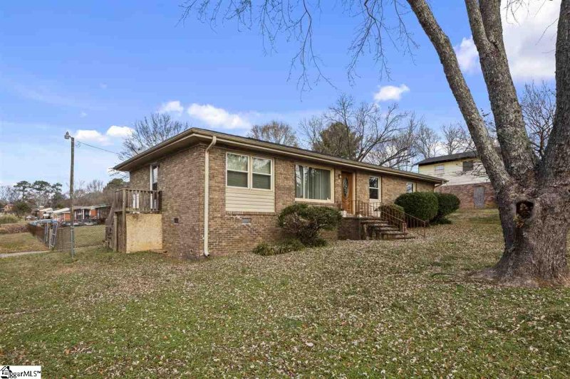 Property image 2 at 306 Old Farm Road, Moore, SC 29369