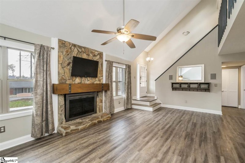 Property image 2 at 16 Meredith Lane, Greenville, SC 29607