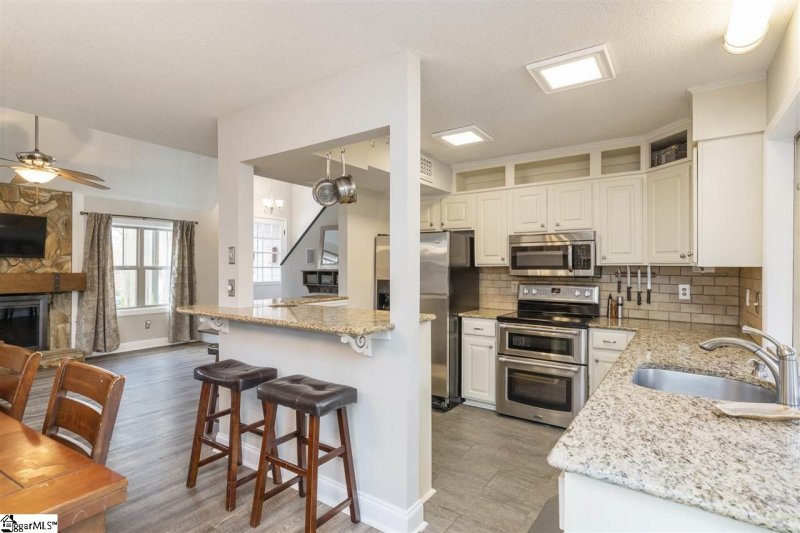 Property image 4 at 16 Meredith Lane, Greenville, SC 29607