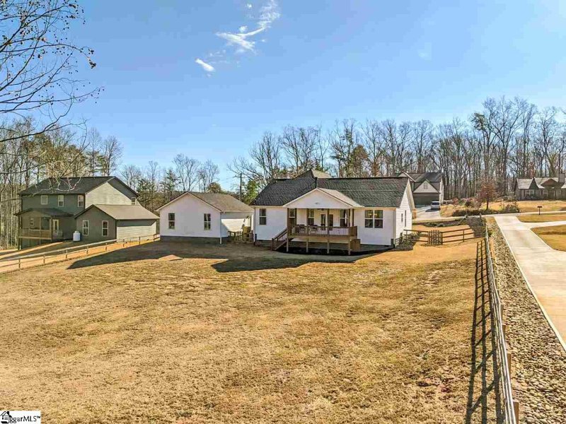 Property image 3 at 15 Smith Tractor Road, Travelers Rest, SC 29690