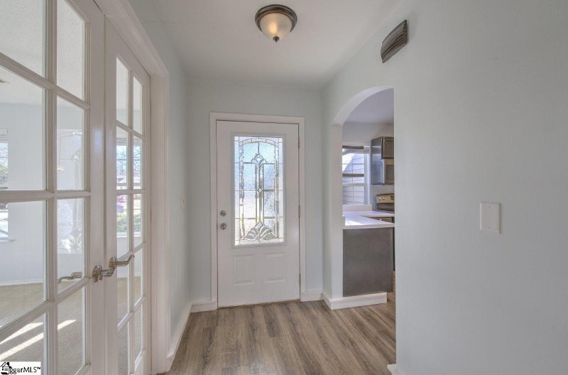 Property image 5 at 8 Rustling Creek Court, Simpsonville, SC 29681