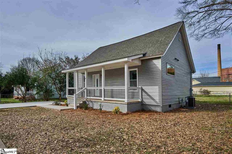 Property image 3 at 14 Geer Street, Greer, SC 29650