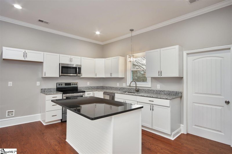 Property image 4 at 14 Geer Street, Greer, SC 29650