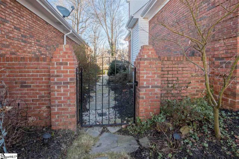 Property image 5 at 218 Greenview Circle, Greenville, SC 29609