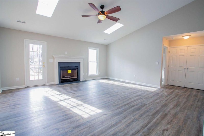 Property image 3 at 19 Berlander Court, Simpsonville, SC 29680