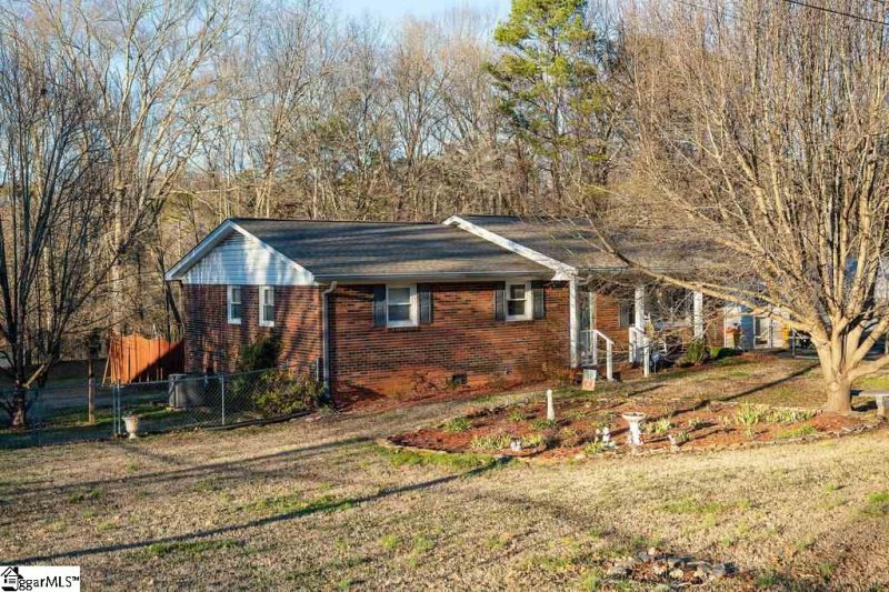 Property image 3 at 203 Lakeside Lane, Liberty, SC 29657