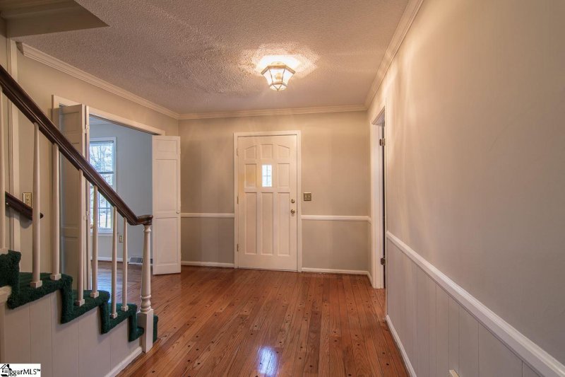 Property image 4 at 210 Crestwood Drive, Greenville, SC 29609