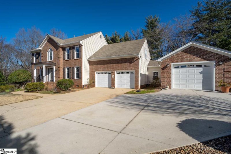 Property image 2 at 12 Horseman Lane, Greenville, SC 29615