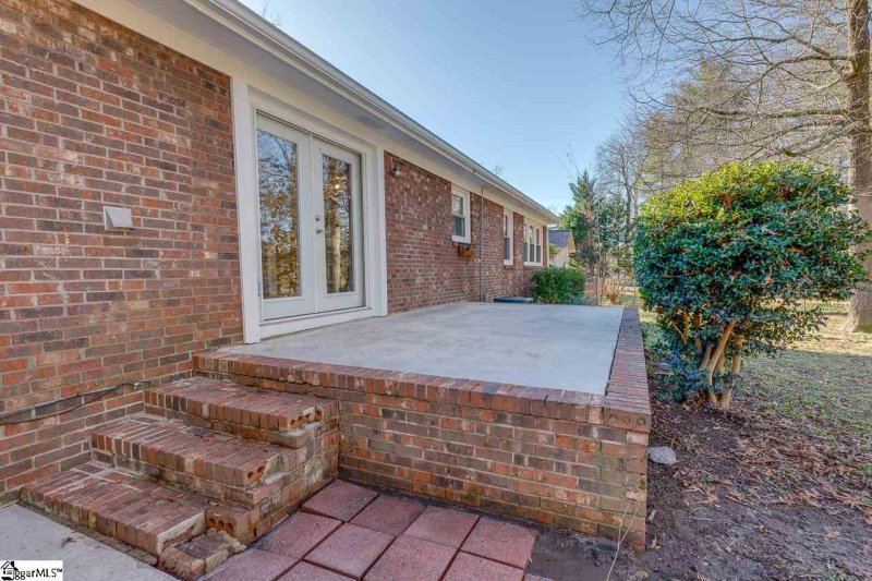 Property image 3 at 110 Bedford Drive, Taylors, SC 29687