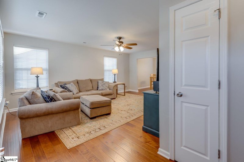 Property image 4 of 706 Laurel Meadows Parkway in Laurel Meadows, Greenville, SC 29607