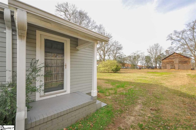 Property image 4 at 21 Simmons Avenue, Greenville, SC 29607