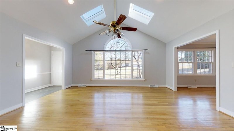 Property image 3 at 6 Shrevewood Drive, Taylors, SC 29687