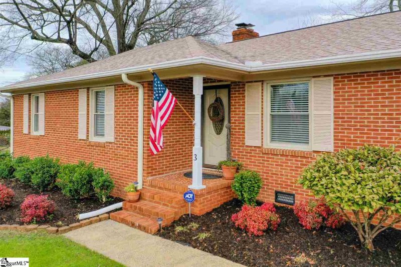 Property image 2 at 3 Longwood Drive, Taylors, SC 29687