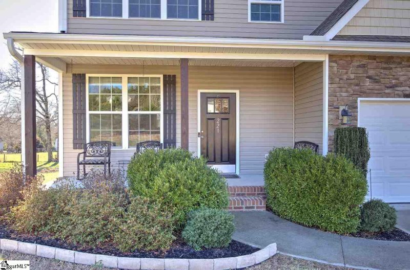 Property image 4 at 221 Saddlebrook Avenue, Pickens, SC 29671