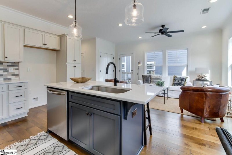 Property image 3 at 4 Ridge Knoll Circle, Greenville, SC 29607