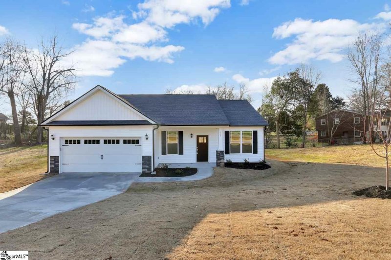 Property image 2 at 110 Bentwood Drive, Piedmont, SC 29673