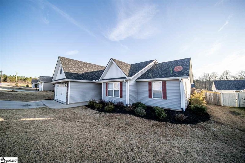 Property image 2 at 328 Hawk Valley Drive, Travelers Rest, SC 29690