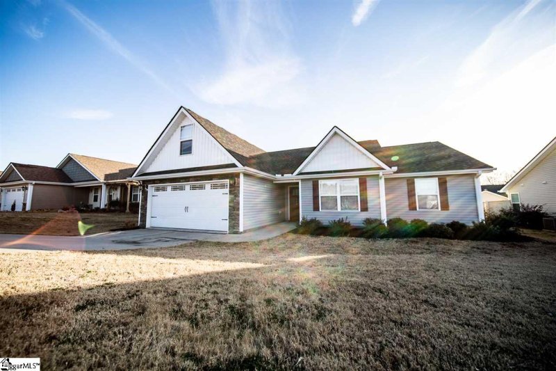 Property image 3 at 328 Hawk Valley Drive, Travelers Rest, SC 29690
