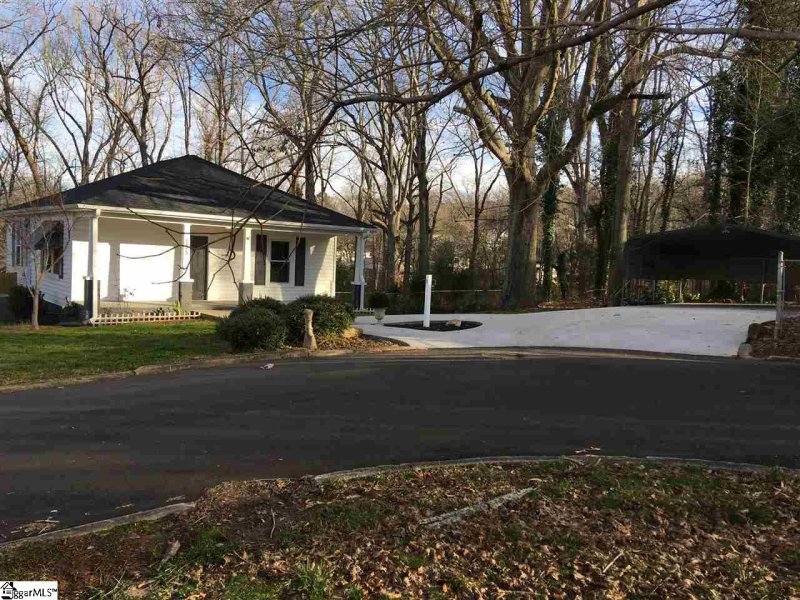 Property image 2 at 135 Margaret Street, Easley, SC 29640-1026