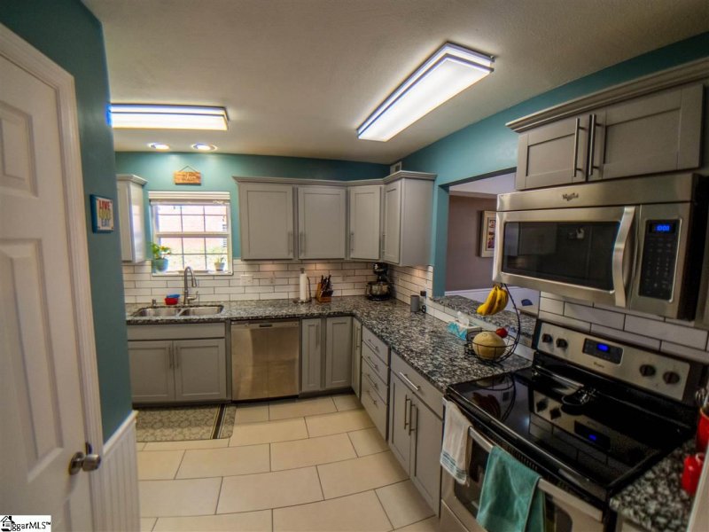 Property image 3 at 255 Lynhaven Drive, Spartanburg, SC 29303